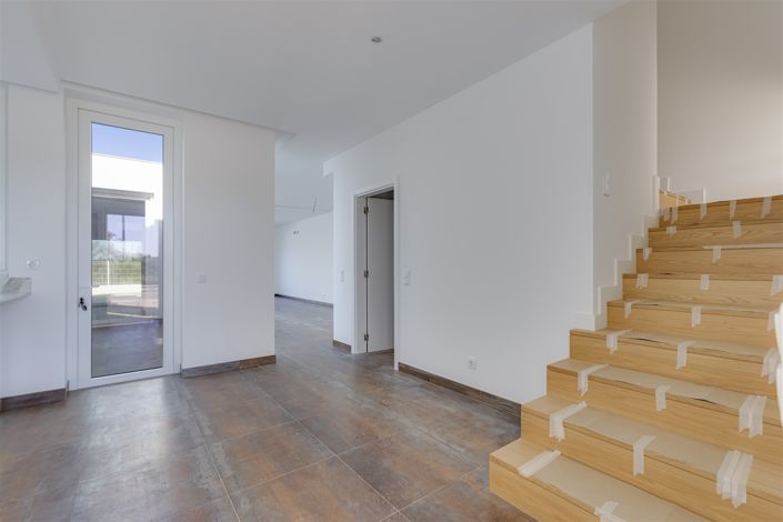 Image No.5-3 Bed Property for sale