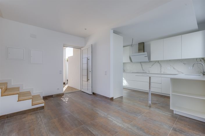 Image No.7-3 Bed Property for sale