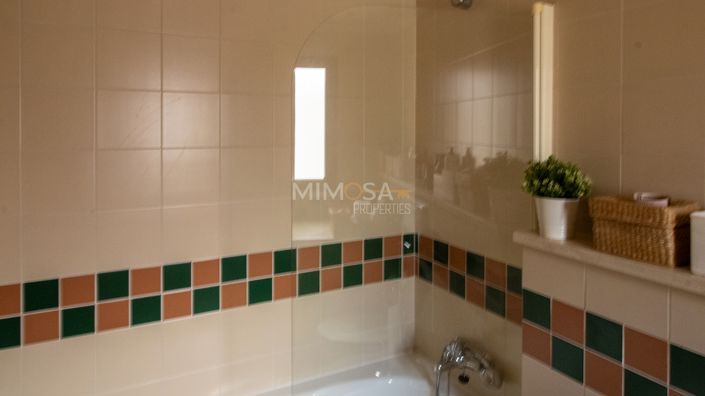 Image No.17-3 Bed Flat for sale