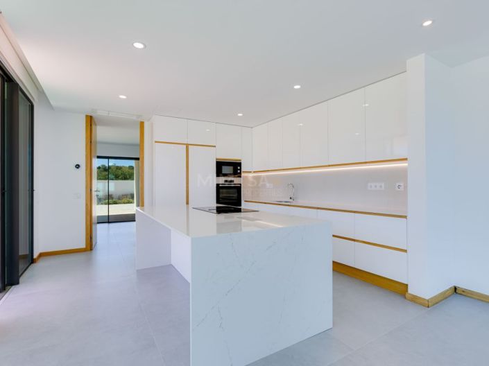 Image No.12-3 Bed House for sale