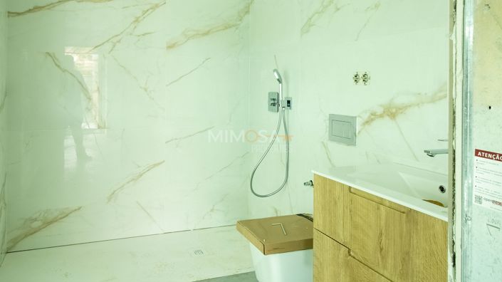 Image No.14-3 Bed Property for sale