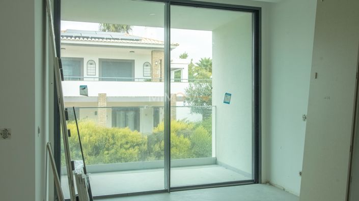 Image No.17-3 Bed Property for sale