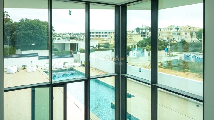 Image No.18-3 Bed Property for sale