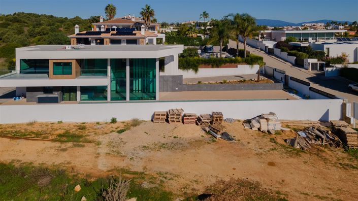 Image No.2-Propriété de 3 chambres à vendre à Lagos