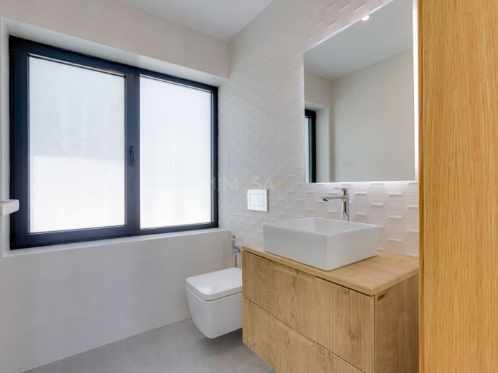 Image No.20-3 Bed House for sale