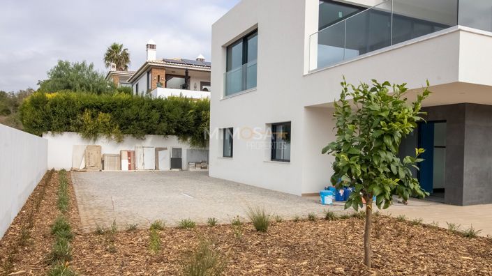 Image No.20-3 Bed Property for sale