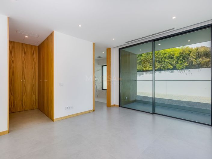 Image No.21-3 Bed House for sale