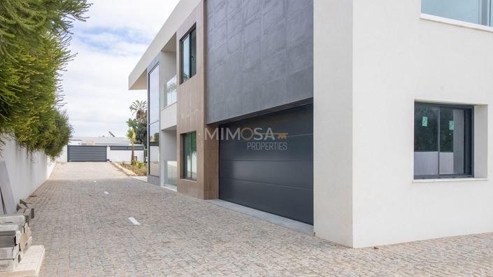 Image No.21-3 Bed Property for sale