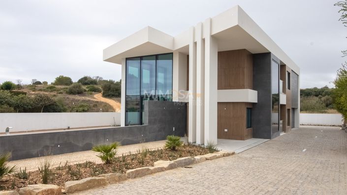 Image No.23-3 Bed Property for sale