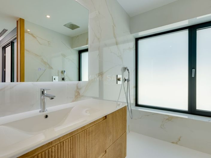 Image No.25-3 Bed House for sale