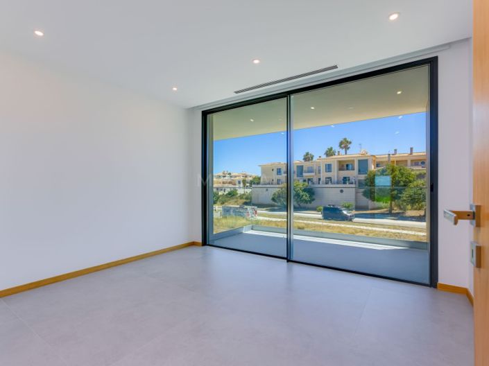 Image No.32-3 Bed House for sale