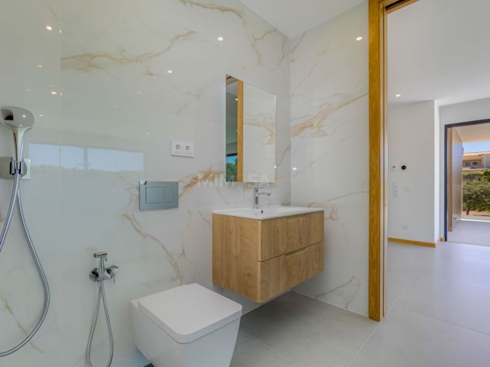 Image No.40-3 Bed House for sale