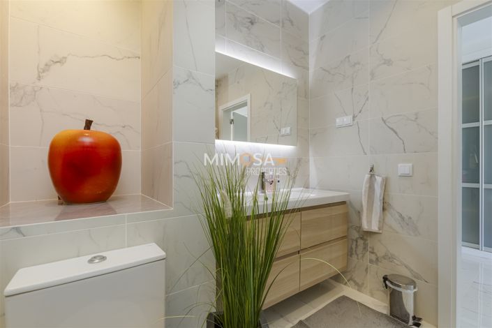 Image No.11-3 Bed Flat for sale