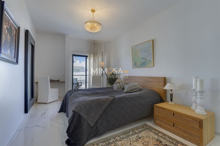 Image No.13-3 Bed Flat for sale