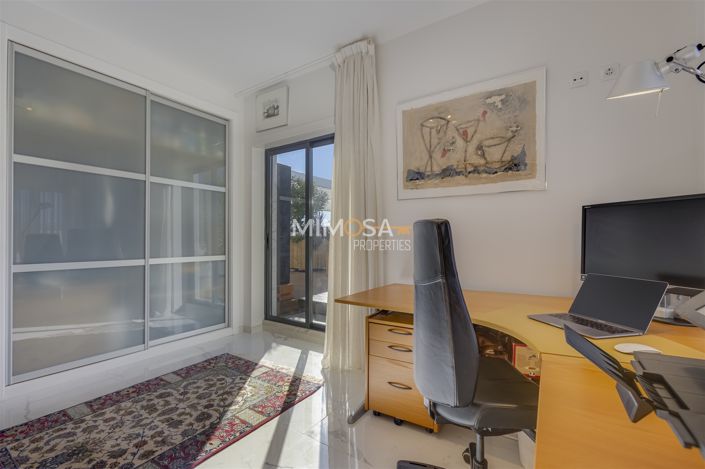 Image No.17-3 Bed Flat for sale