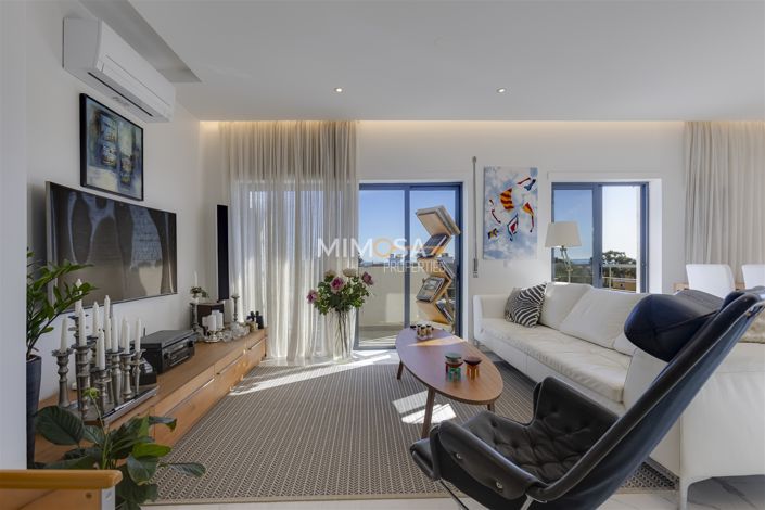 Image No.18-3 Bed Flat for sale