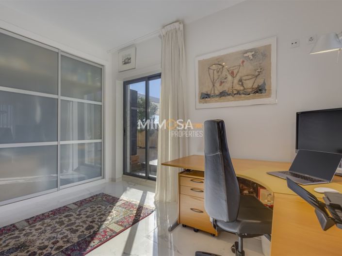 Image No.18-3 Bed Apartment for sale