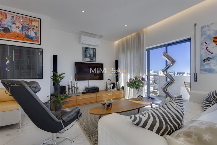 Image No.19-3 Bed Flat for sale