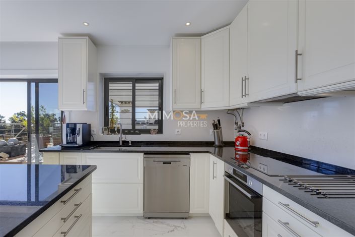 Image No.24-3 Bed Flat for sale