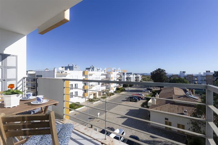 Image No.25-3 Bed Flat for sale