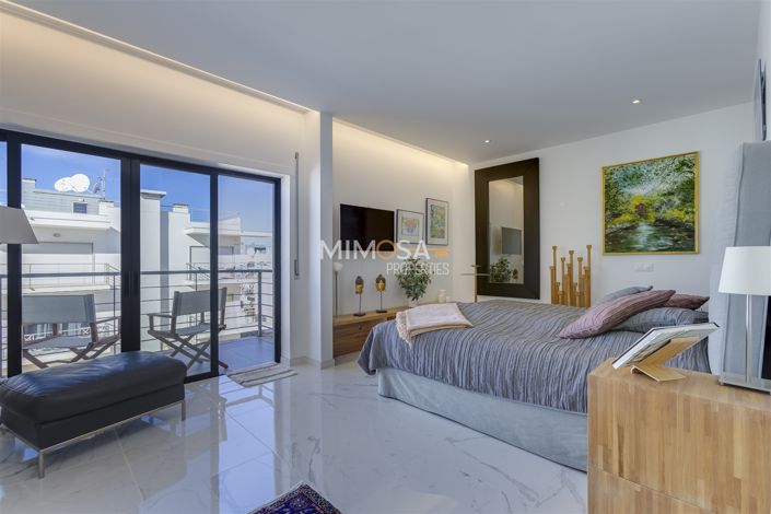 Image No.5-3 Bed Flat for sale