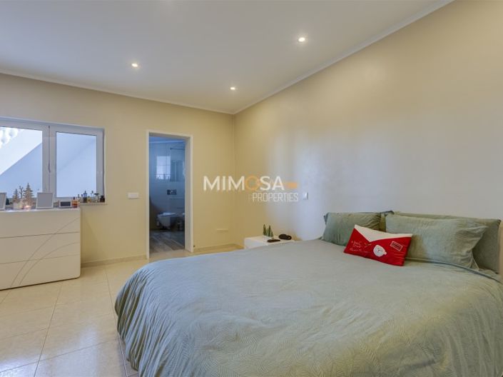 Image No.10-4 Bed House for sale
