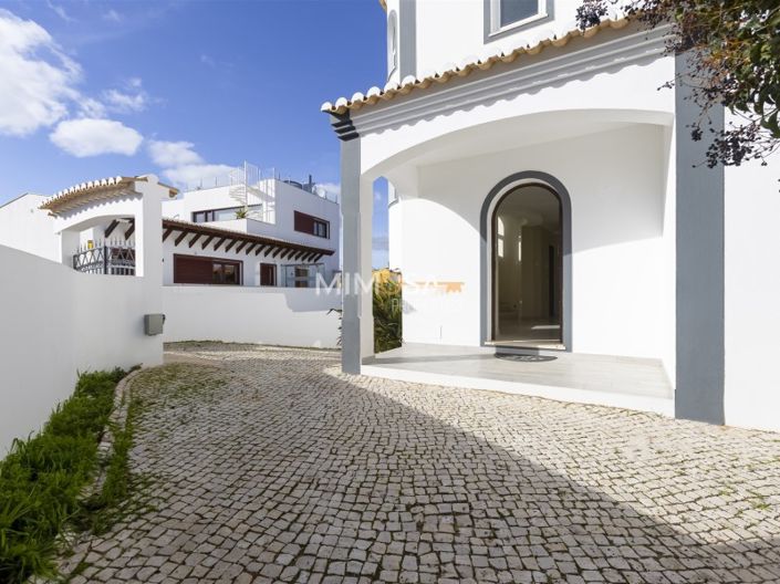 Image No.12-4 Bed House for sale
