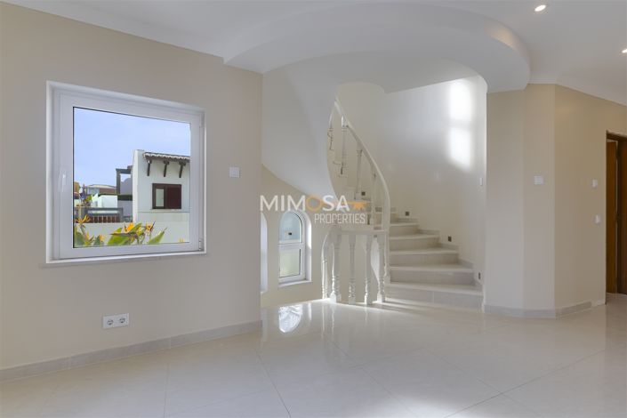 Image No.14-4 Bed Property for sale