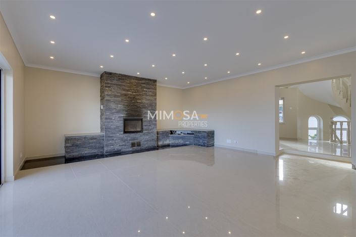 Image No.16-4 Bed Property for sale