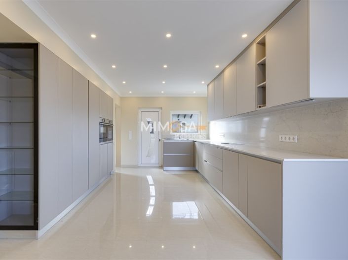 Image No.20-4 Bed House for sale