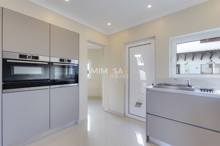 Image No.21-4 Bed Property for sale