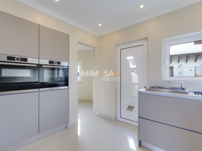 Image No.21-4 Bed House for sale