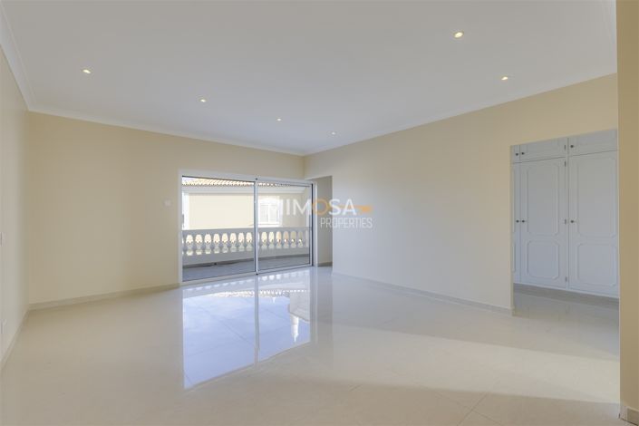 Image No.25-4 Bed Property for sale