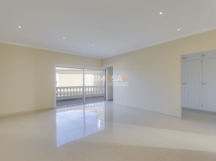 Image No.25-4 Bed House for sale