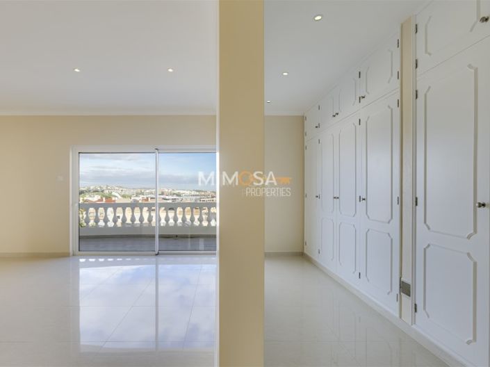 Image No.26-4 Bed House for sale