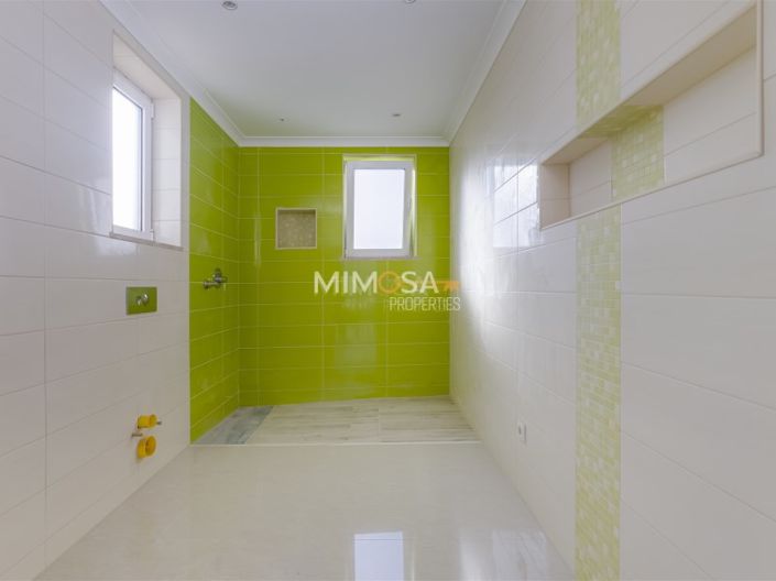 Image No.28-4 Bed House for sale