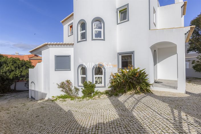 Image No.3-4 Bed Property for sale