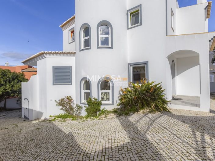 Image No.3-4 Bed House for sale