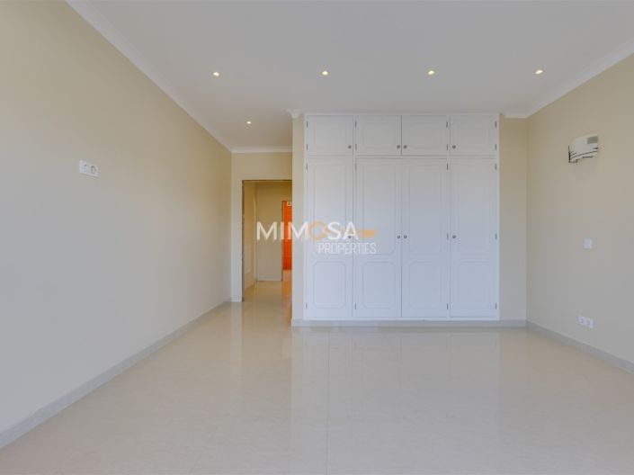 Image No.32-4 Bed House for sale