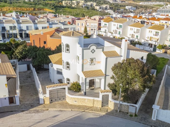 Image No.40-4 Bed House for sale