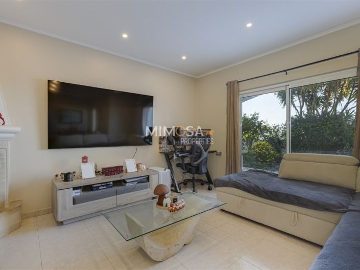 Image No.8-4 Bed House for sale