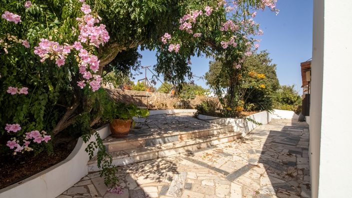 Image No.2-4 Bed Country House for sale