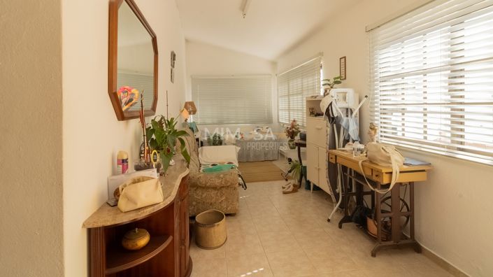 Image No.20-4 Bed Country House for sale