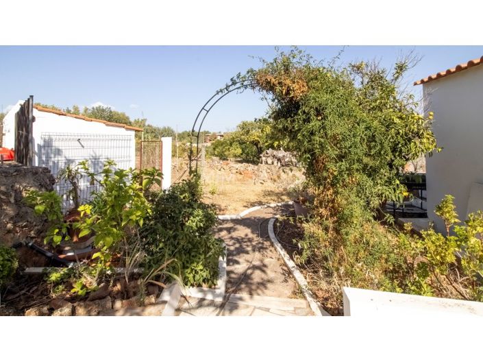 Image No.25-3 Bed Farmhouse for sale
