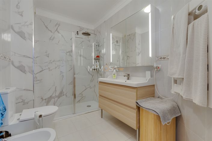 Image No.8-2 Bed Flat for sale