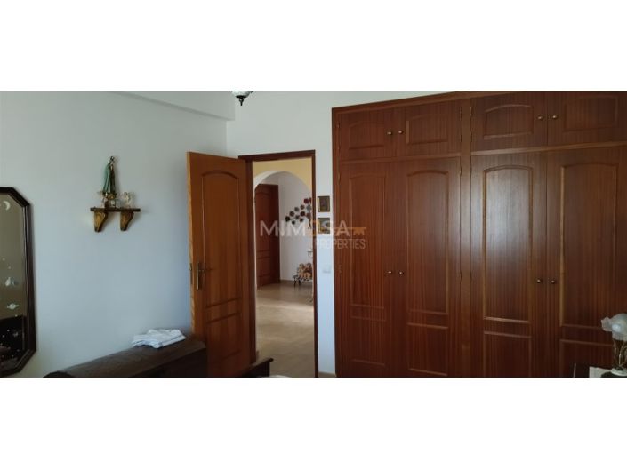 Image No.18-5 Bed House for sale
