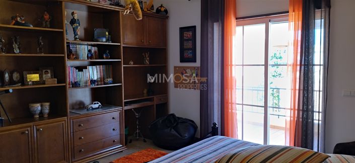 Image No.25-5 Bed House for sale