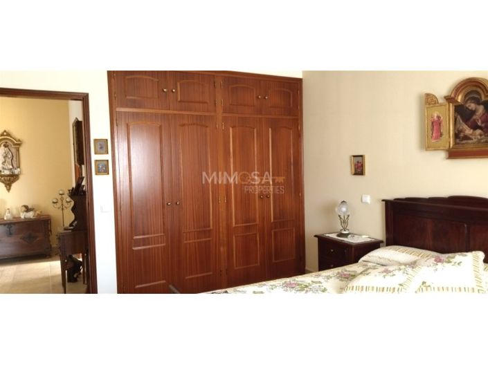 Image No.30-5 Bed House for sale