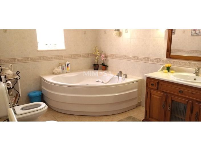 Image No.32-5 Bed House for sale