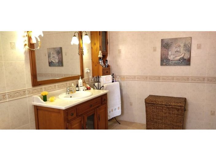 Image No.33-5 Bed House for sale